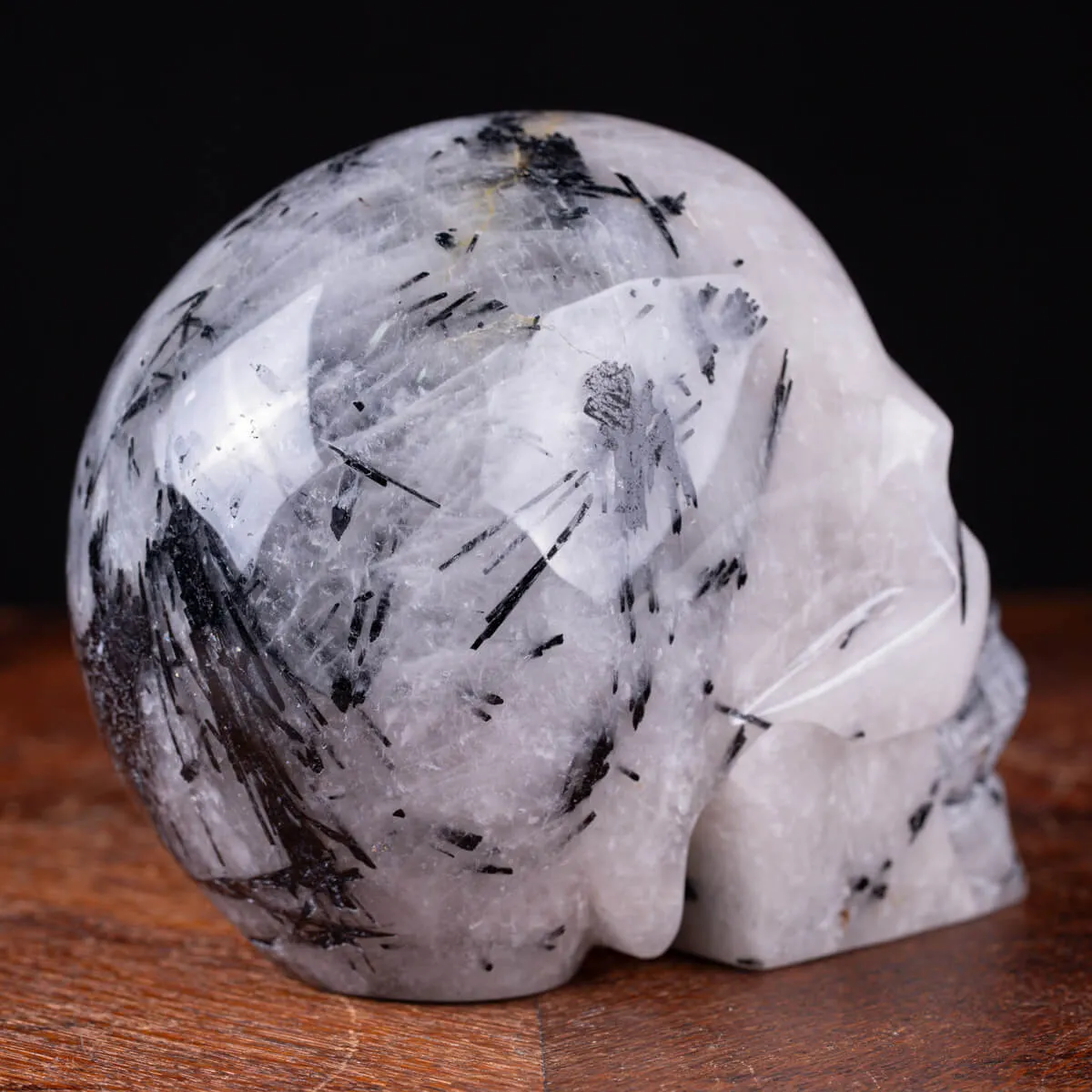 Teschio in Quarzo con Inclusioni di Tormalina Nera – Scultura Artistica Unica e Mistica.