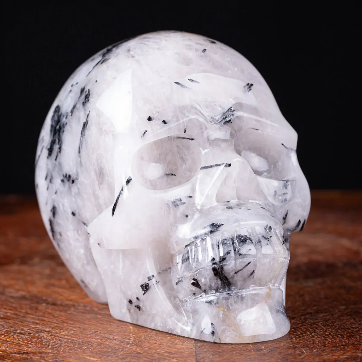 Teschio in Quarzo con Inclusioni di Tormalina Nera – Scultura Artistica Unica e Mistica.