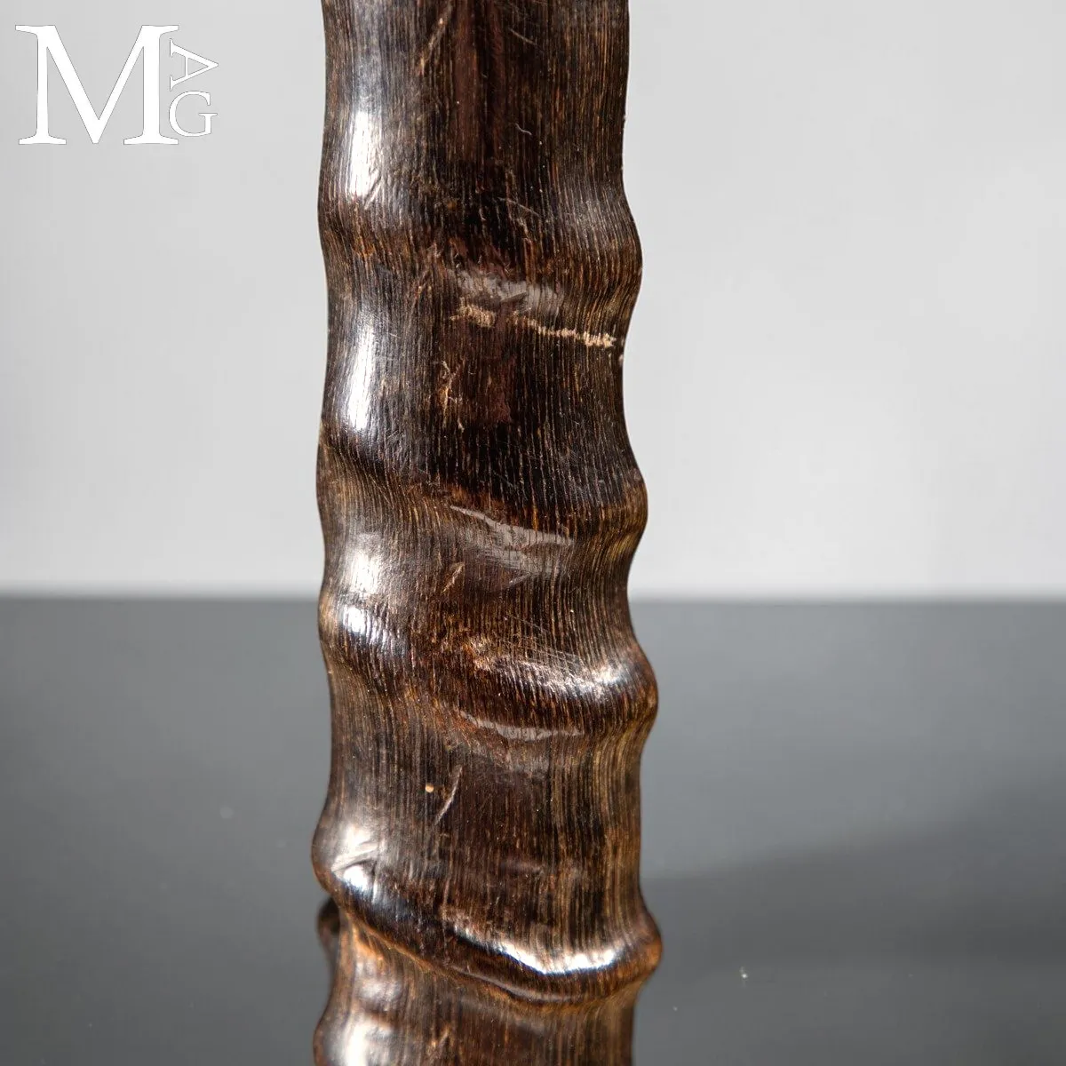 Coppia di Candelabri in Corna di Gazzella con Elementi in Ottone – Anni 1940