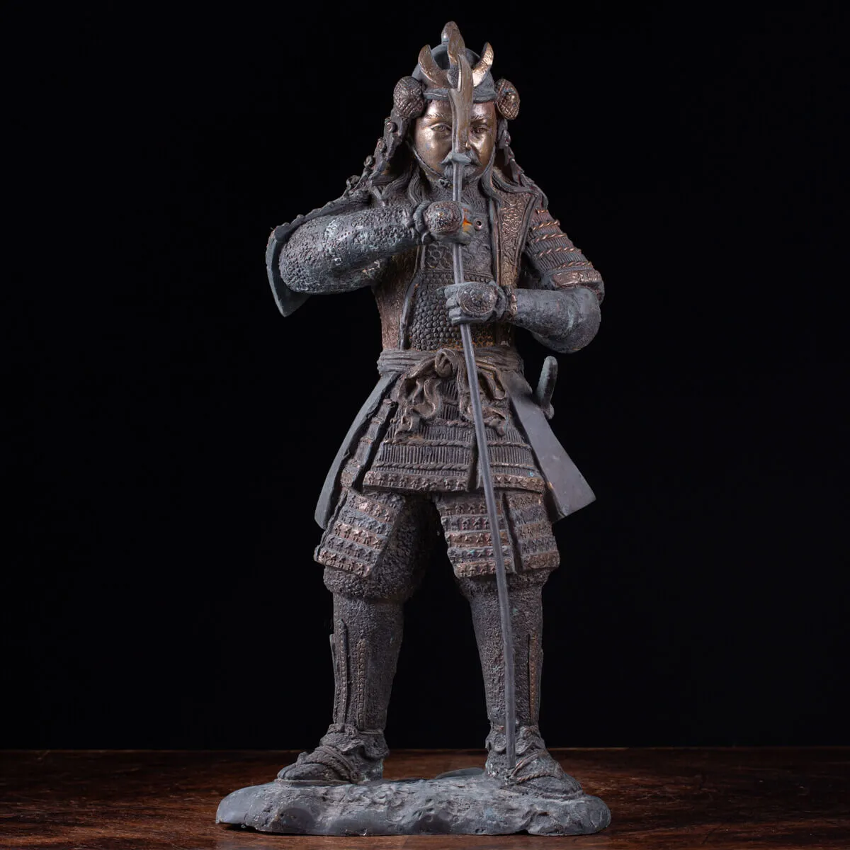 Guerriero Samurai: Statua in Bronzo Era Meiji.
