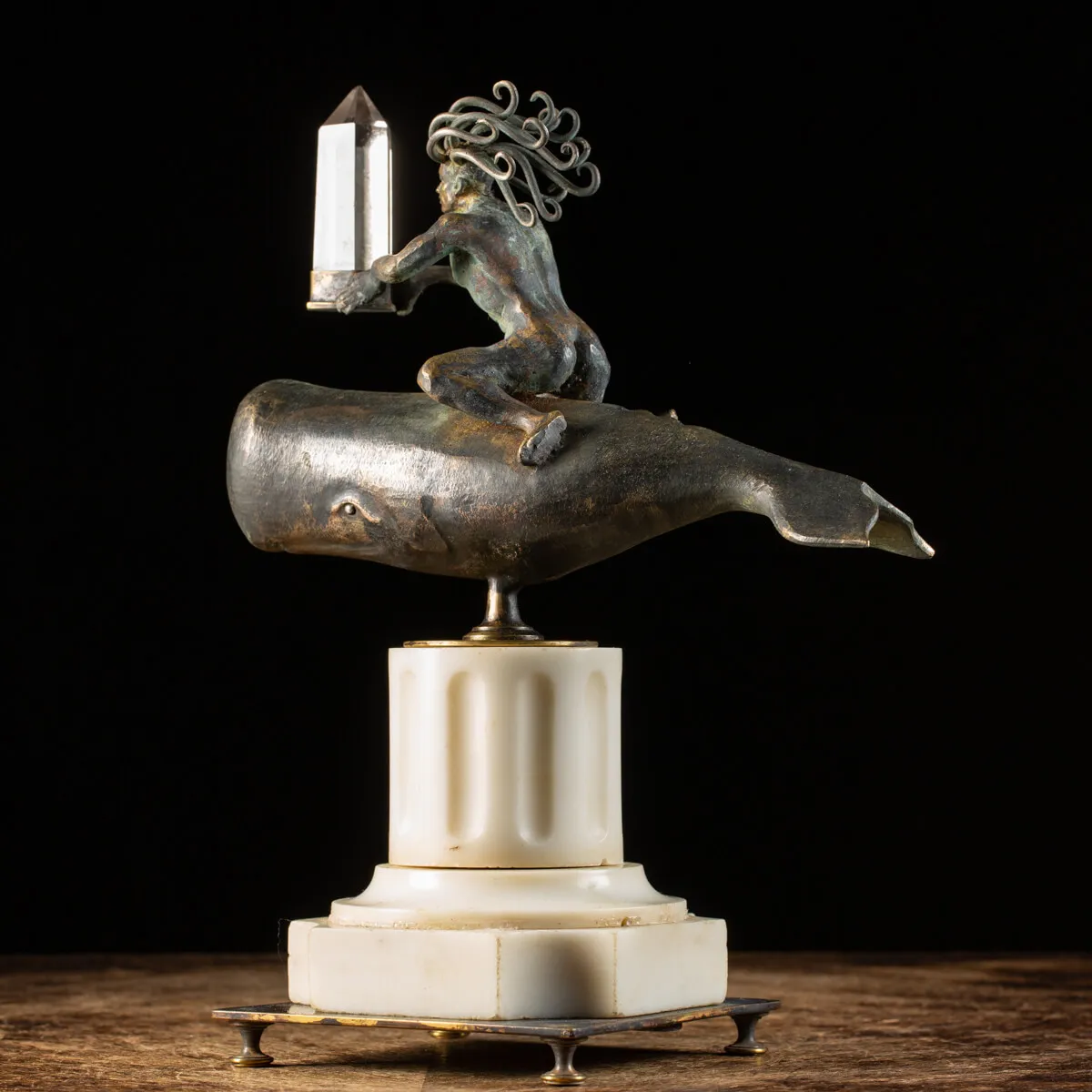 Scultura di balena con Quarzo