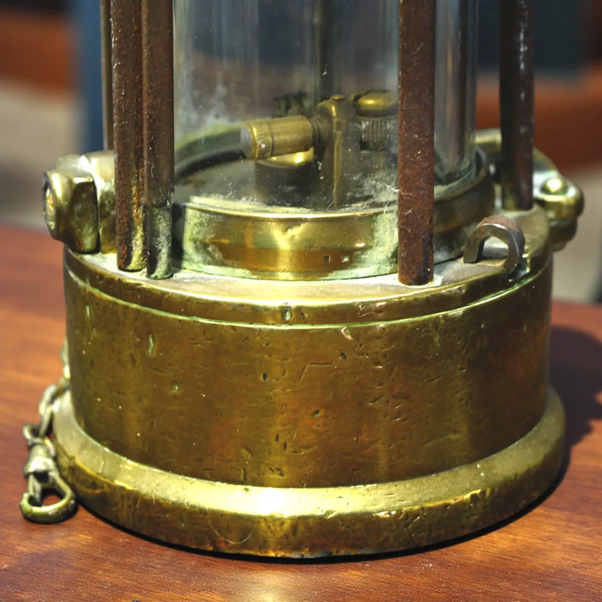Antica lampada di sicurezza da miniera