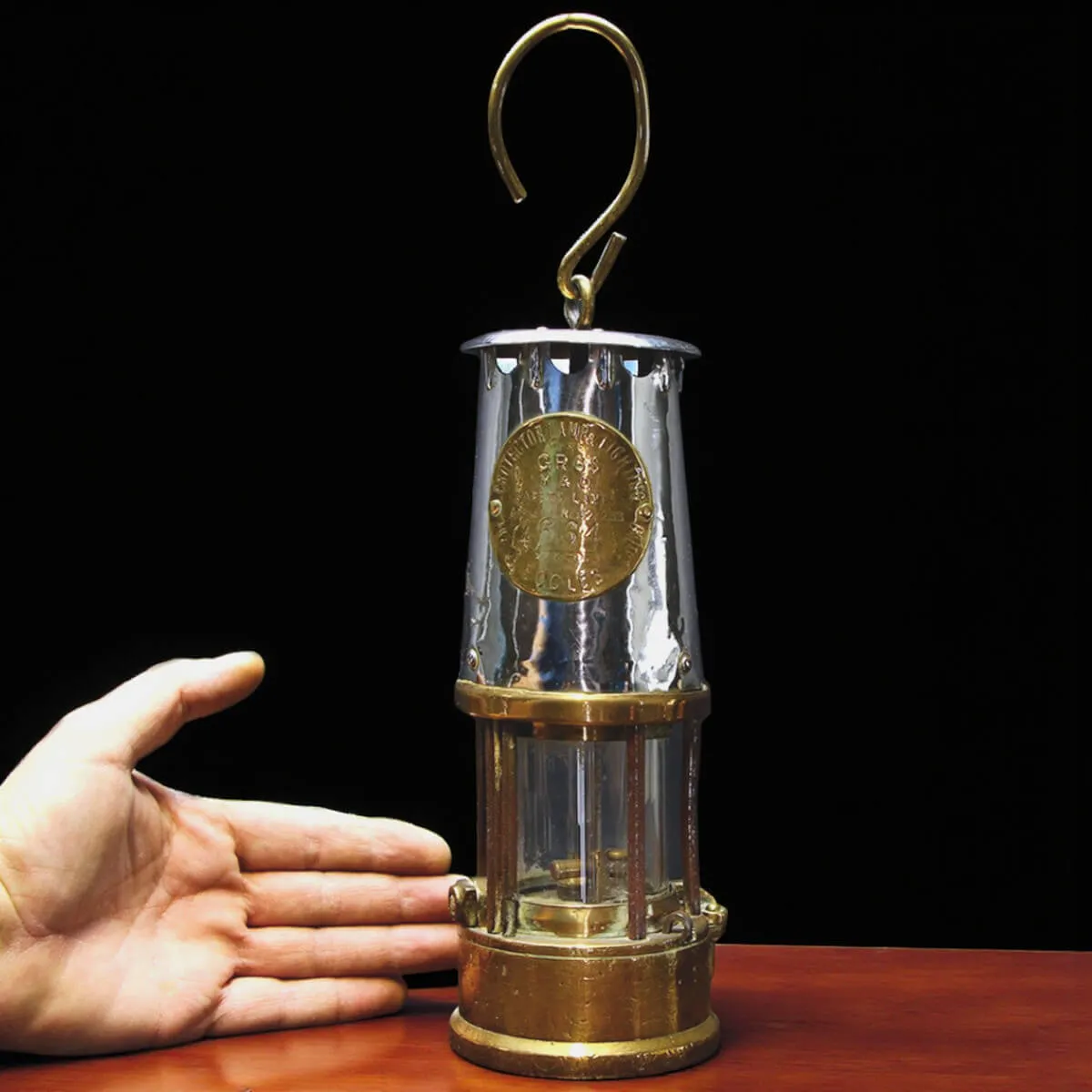 Antica lampada di sicurezza da miniera
