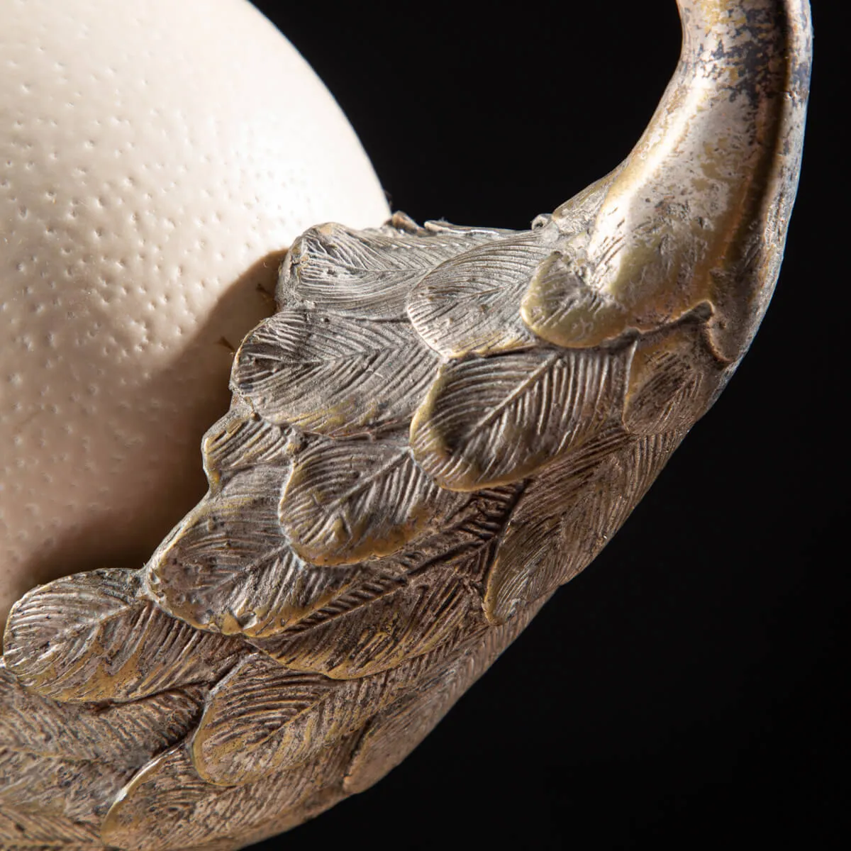 Scultura Gru in Argento con corpo in uovo di Struzzo - Anthony Redmile