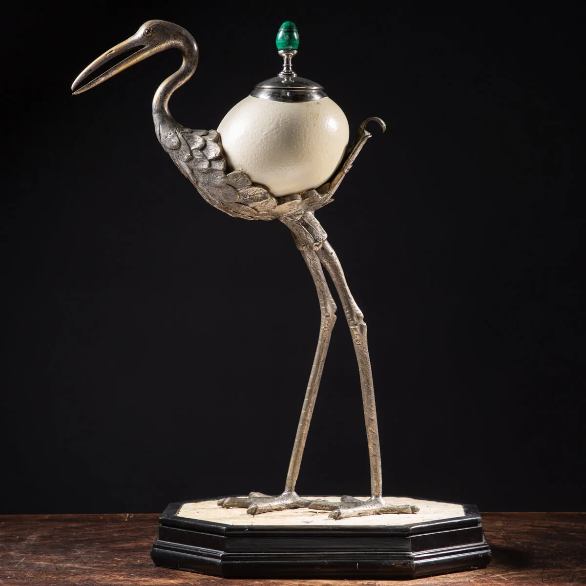 Scultura Gru in Argento con corpo in uovo di Struzzo - Anthony Redmile
