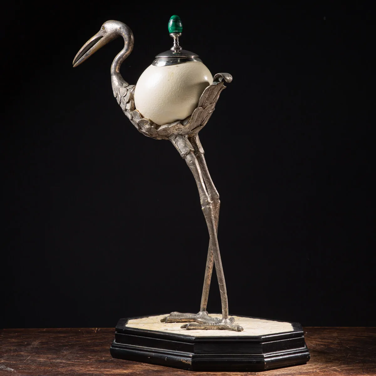 Scultura Gru in Argento con corpo in uovo di Struzzo - Anthony Redmile