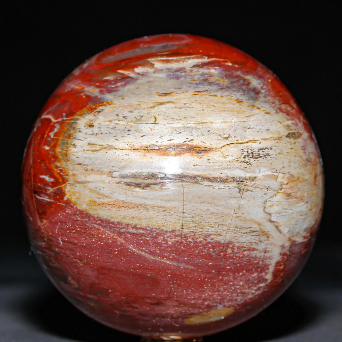 Sfera in Legno Fossile Rosso.