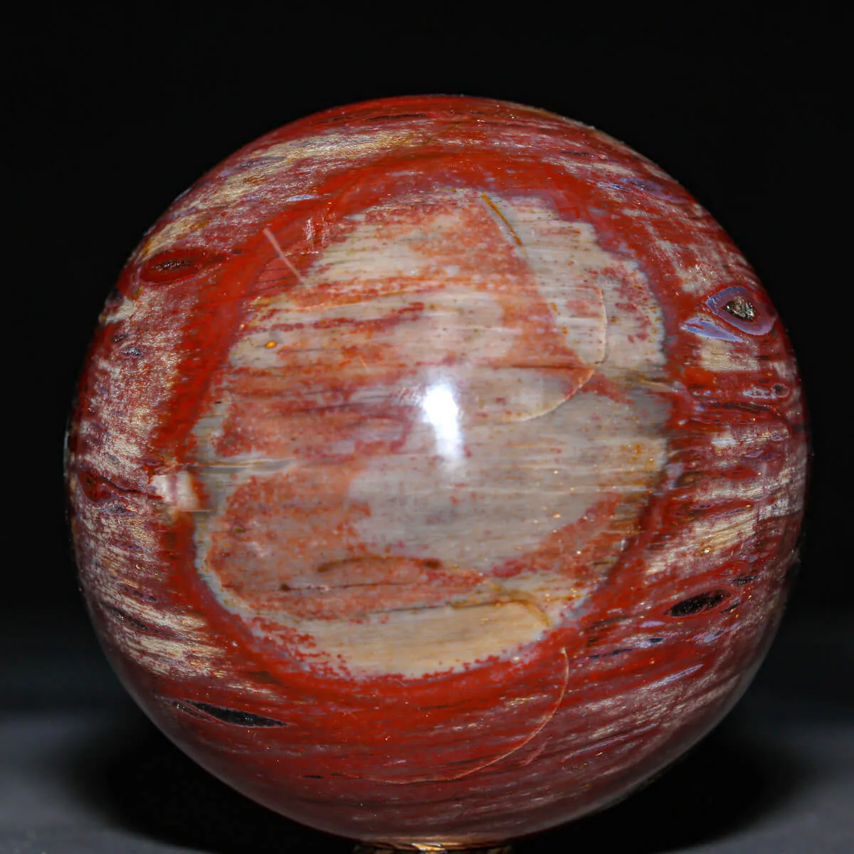 Sfera in Legno Fossile Rosso.