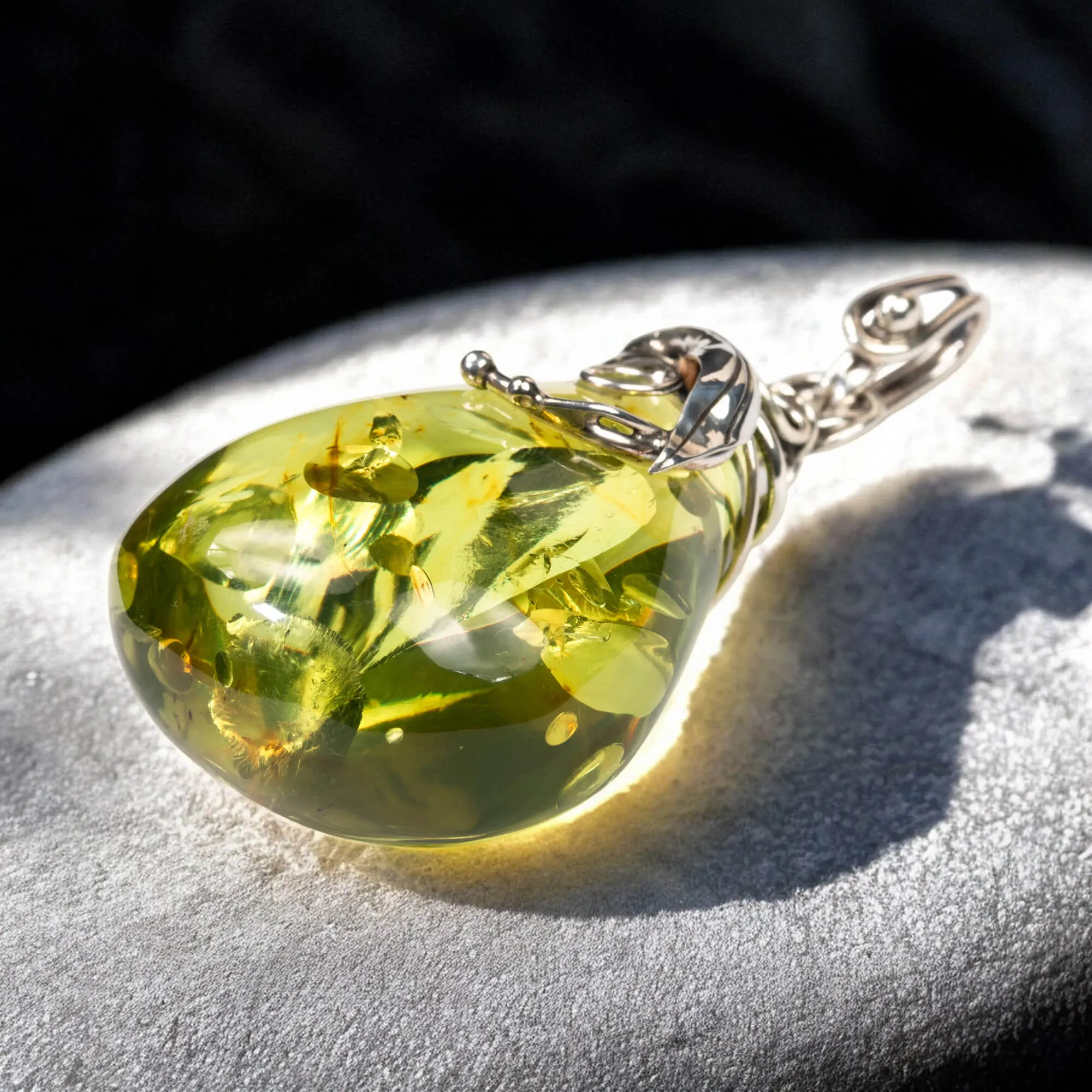 Ciondolo in Argento - Goccia di ambra verde dei Caraibi.