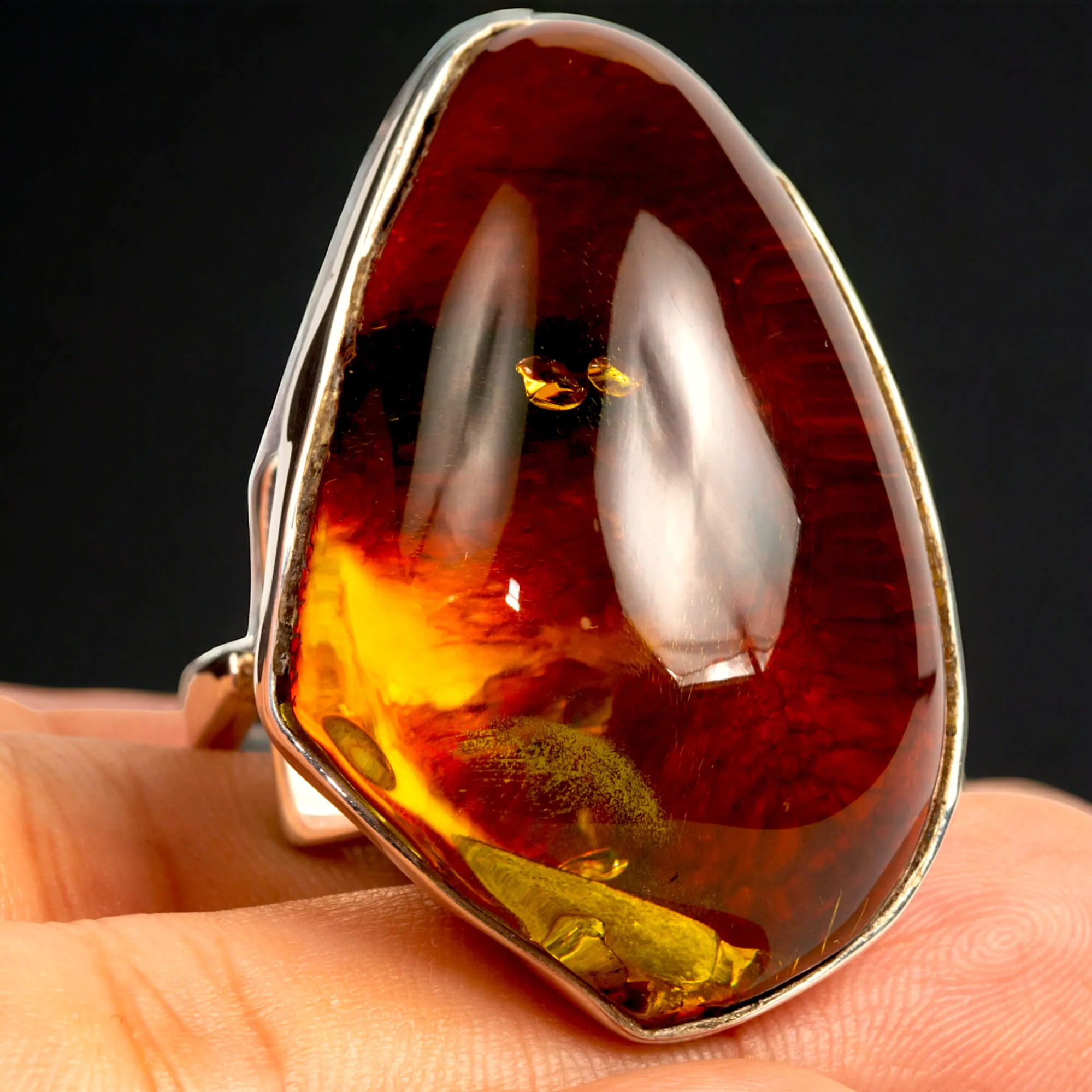 Anello Ambra Baltica: Gemma Bicolore.