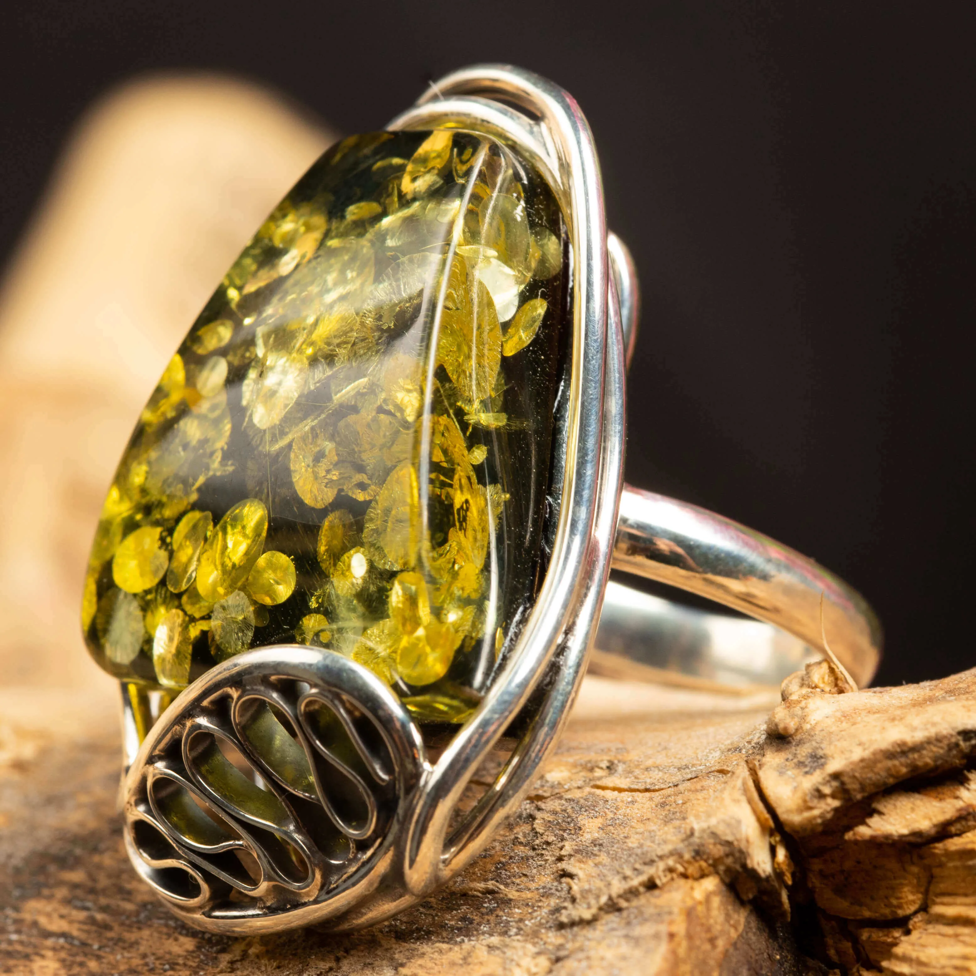 Anello in Argento con Gemma d'Ambra Baltica Verde.