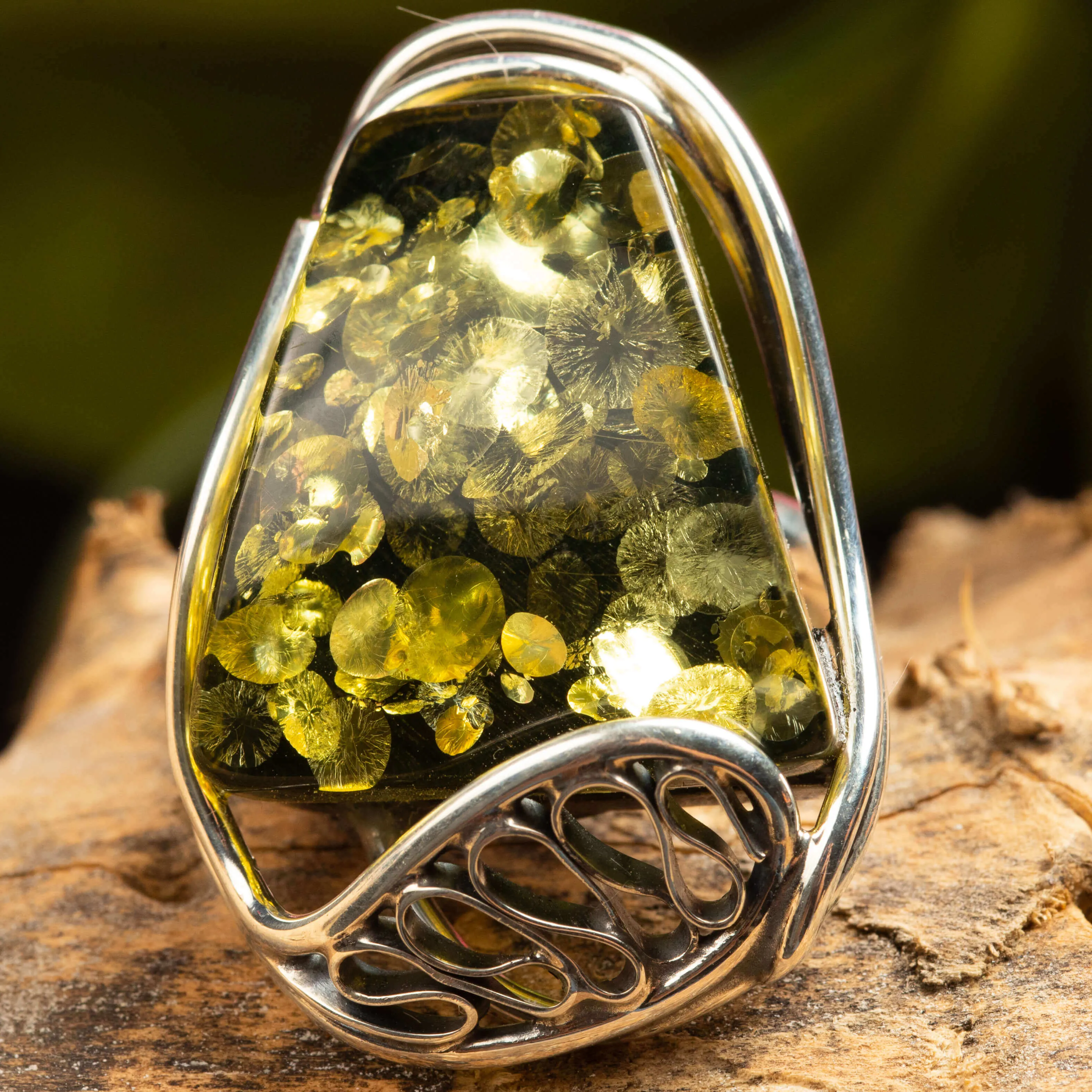 Anello in Argento con Gemma d'Ambra Baltica Verde.