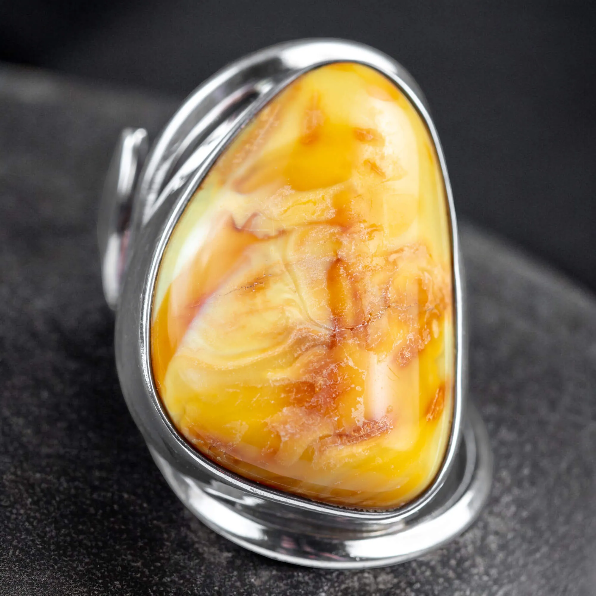 Anello in Argento con Ambra Baltica Color Miele Caramello.