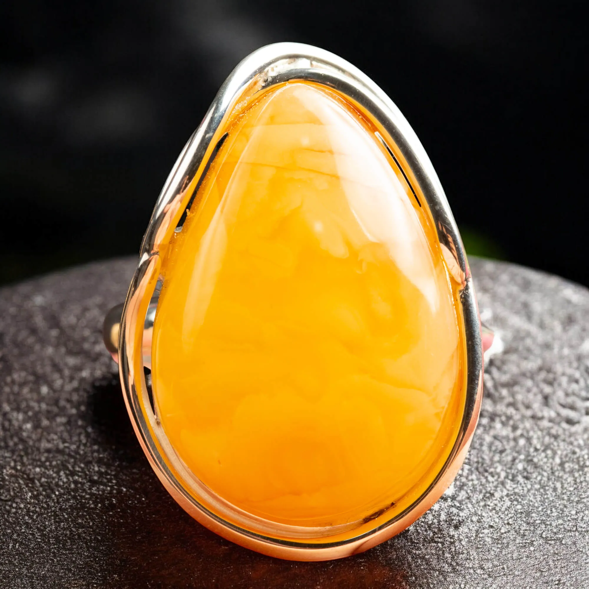 Anello in Argento con Gemma Gialla Intensa.