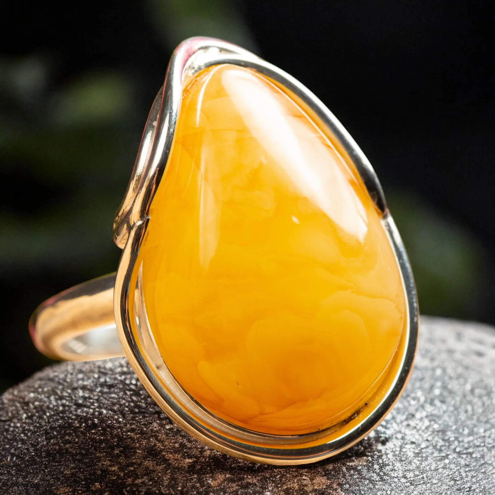 Anello in Argento con Gemma Gialla Intensa.