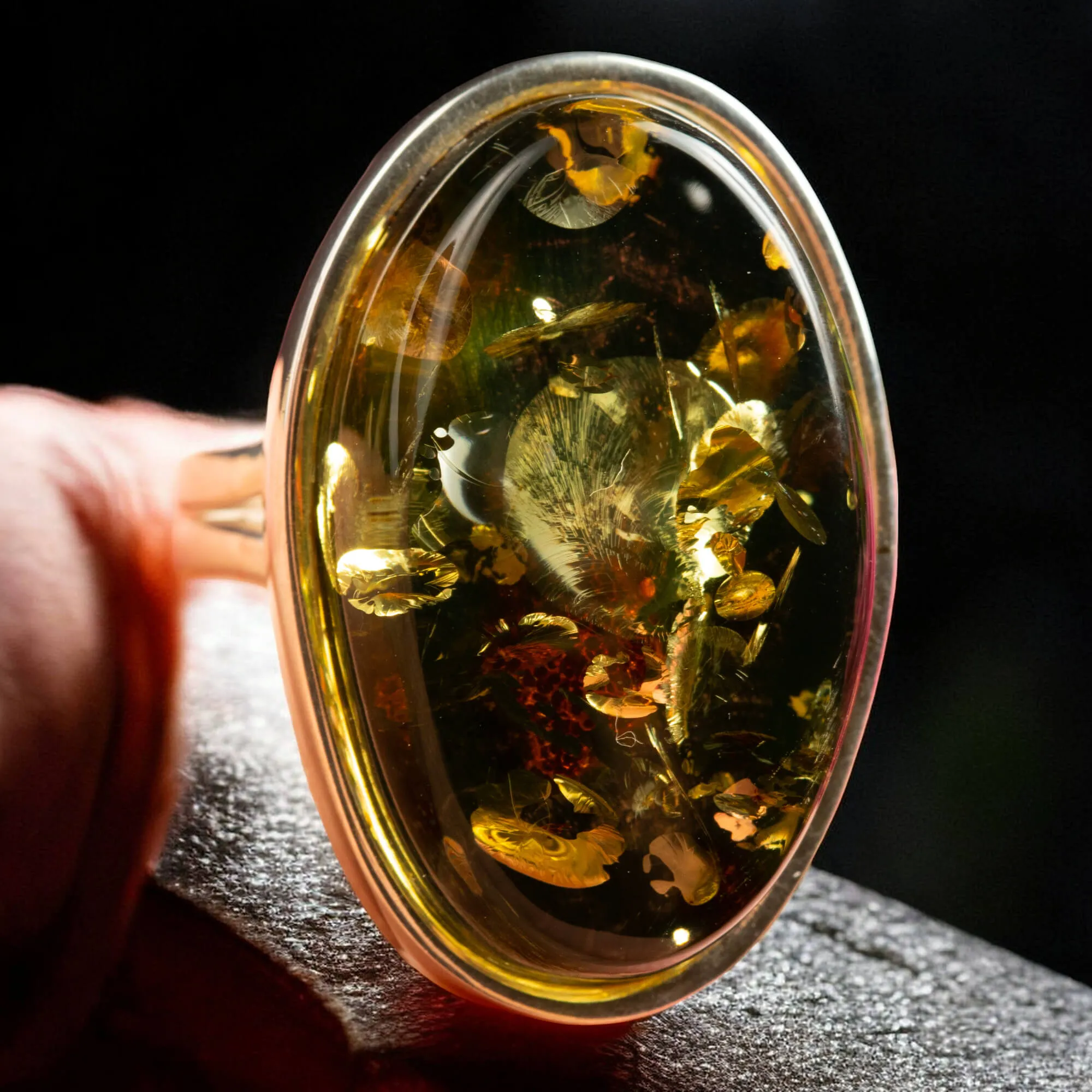 Anello in Argento con Ambra Verde del Baltico