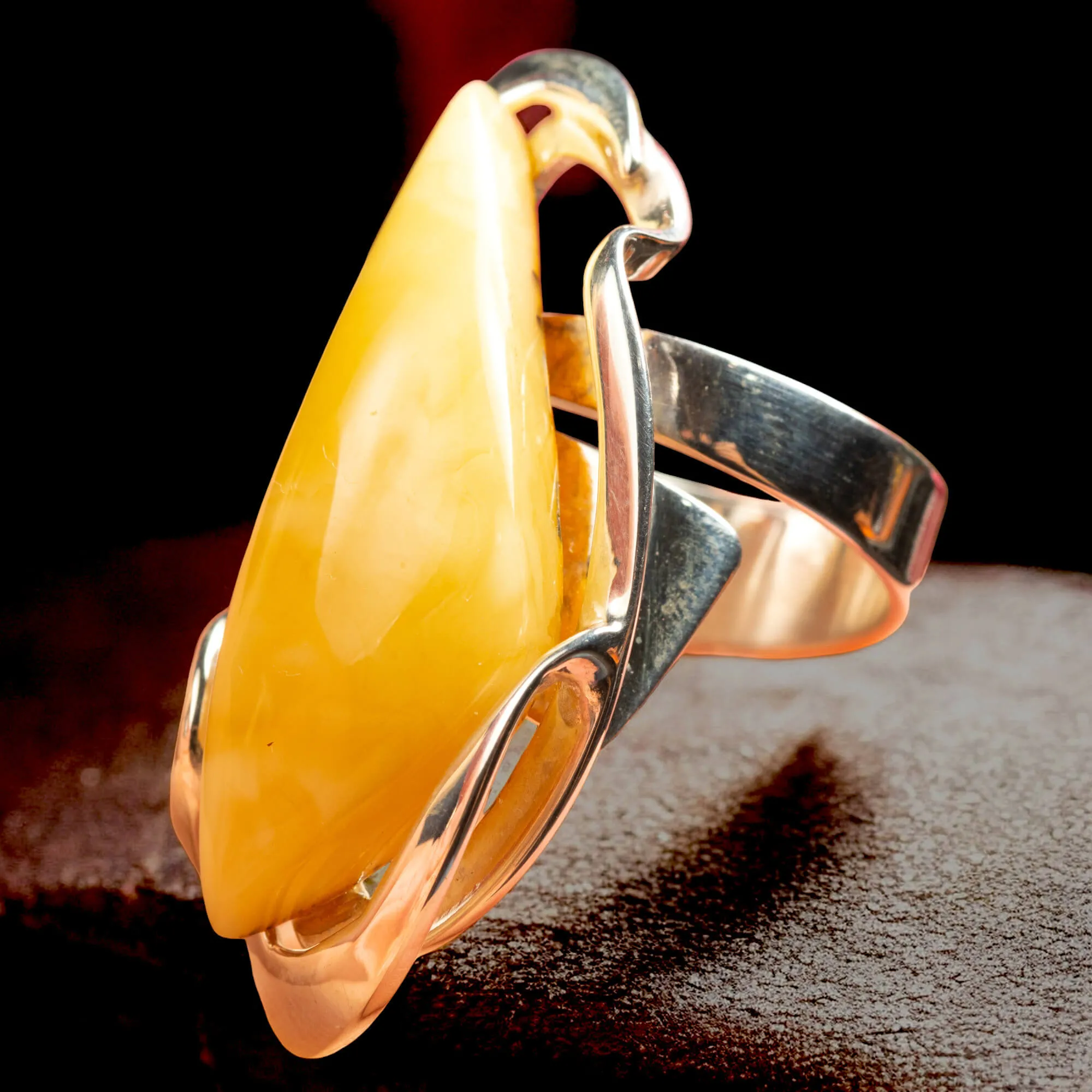 Anello in Argento con Ambra Fossile del Mar Baltico.