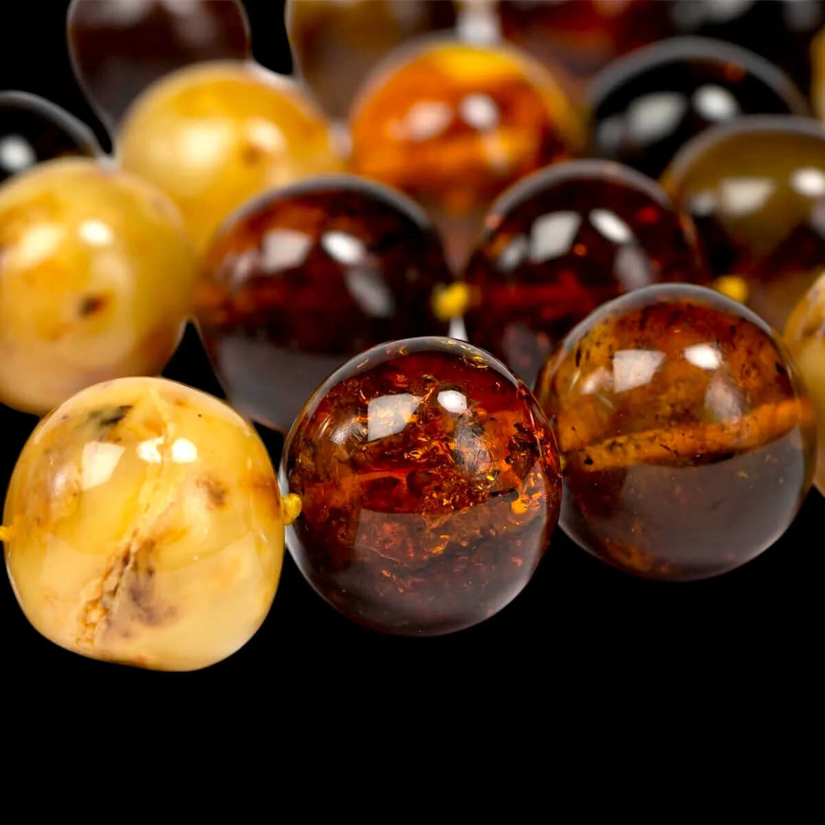 Collier in Ambra Baltica Naturale.