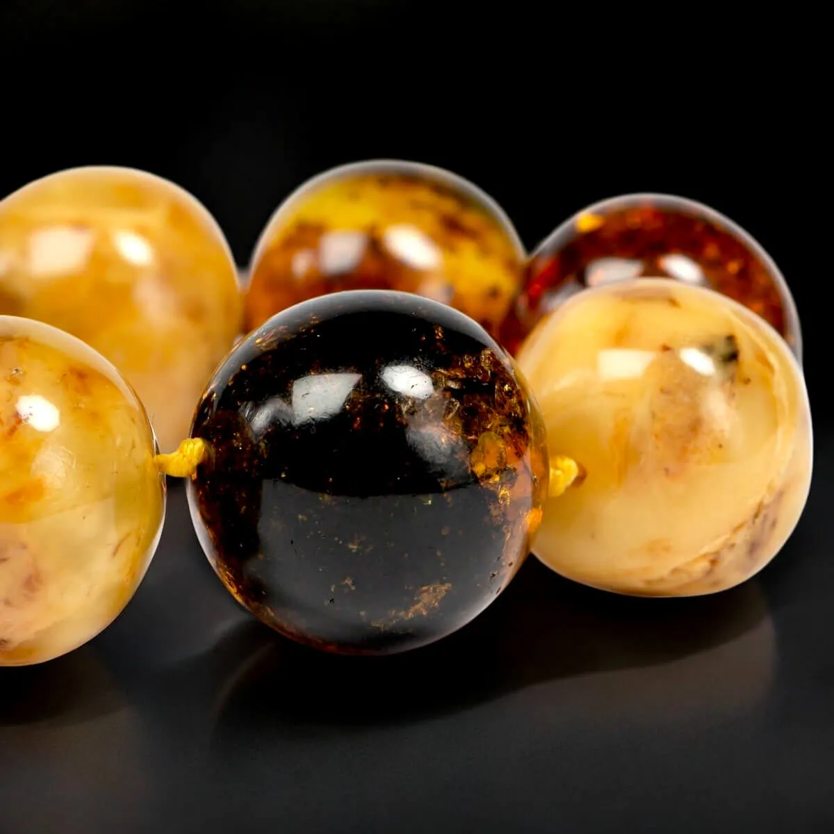 Collier in Ambra Baltica Naturale.