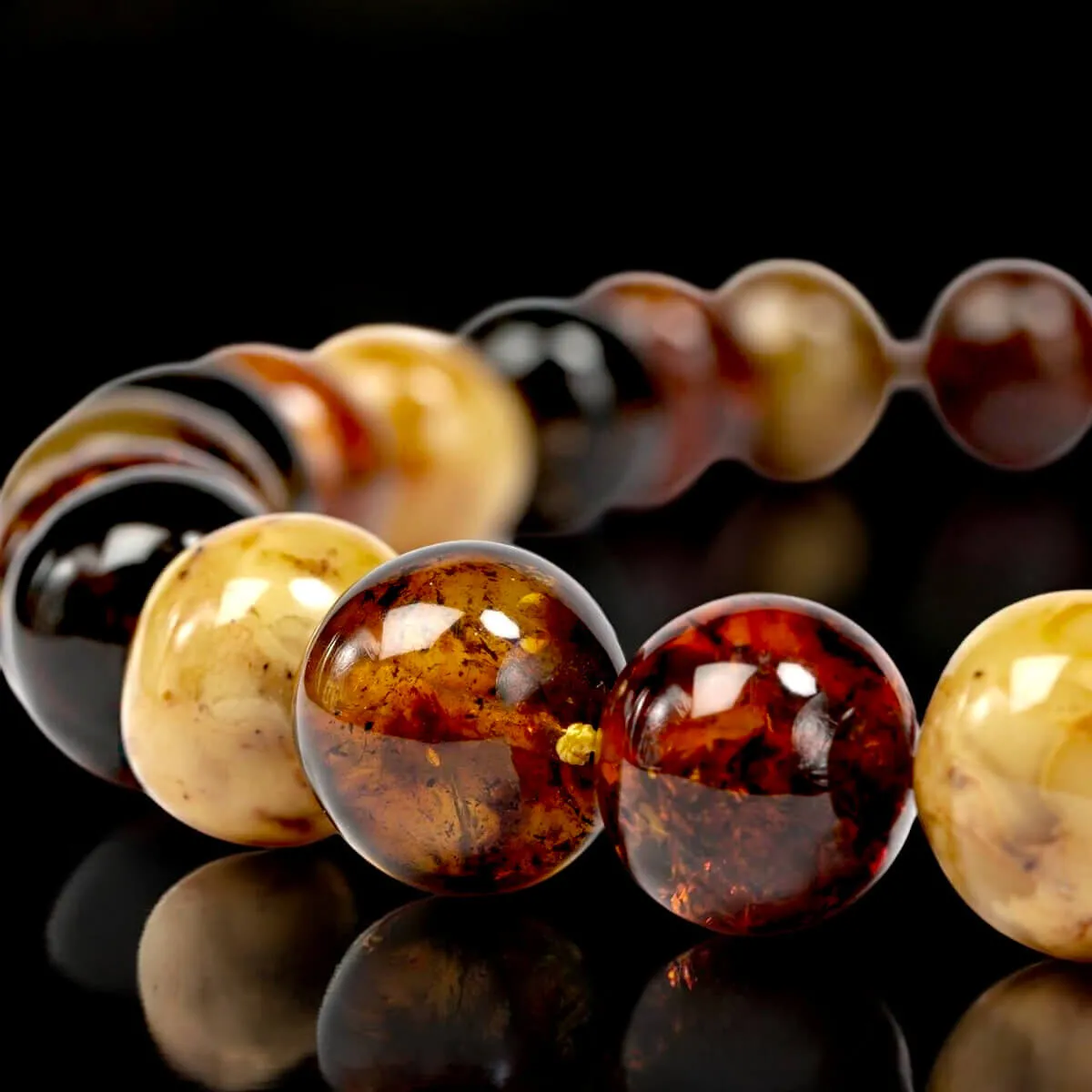 Collier in Ambra Baltica Naturale.