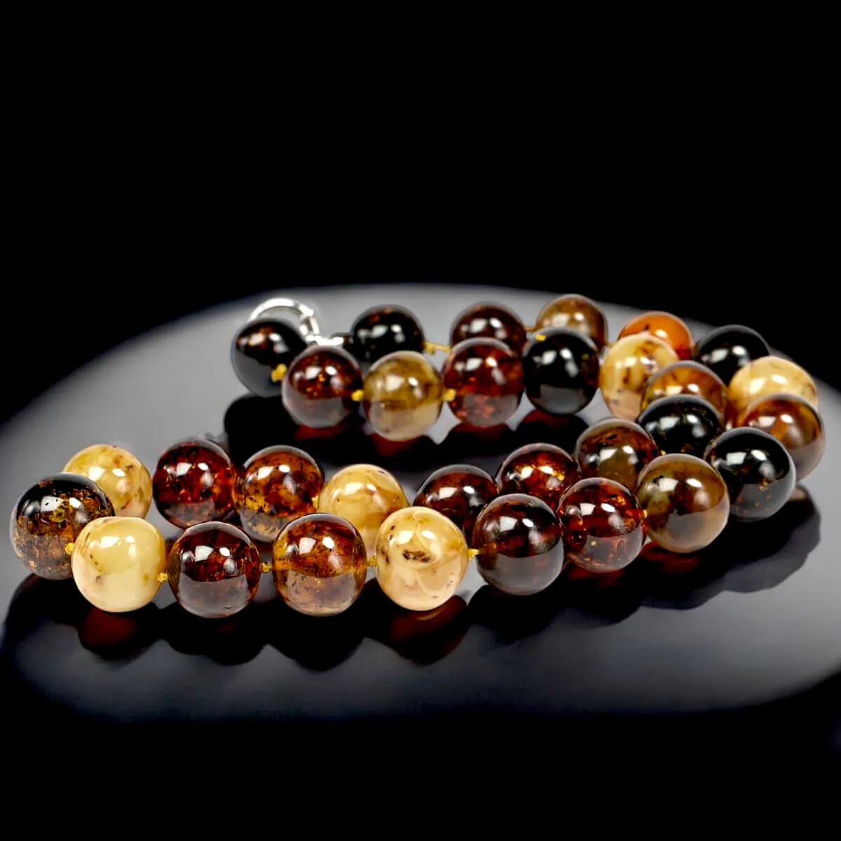 Collier in Ambra Baltica Naturale.