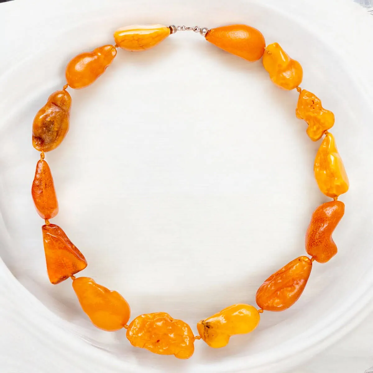 Collana in Ambra con gemme naturali grezze