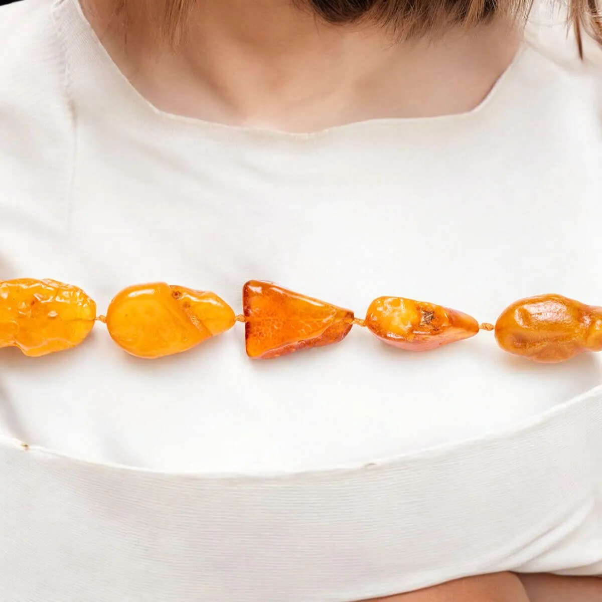 Collana in Ambra con gemme naturali grezze
