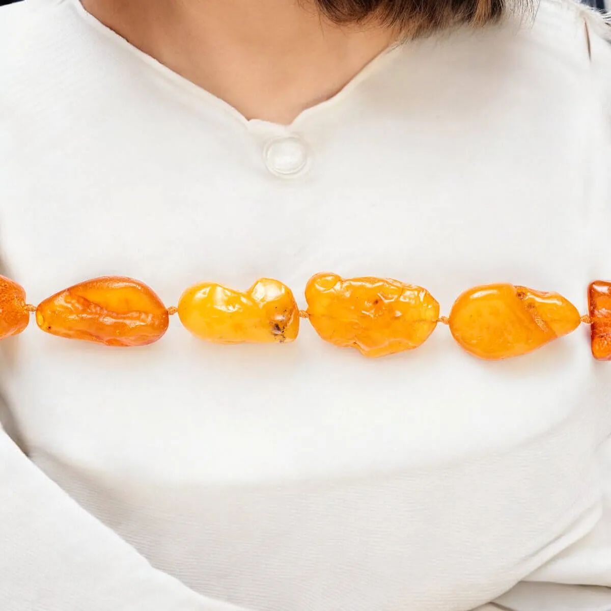 Collana in Ambra con gemme naturali grezze