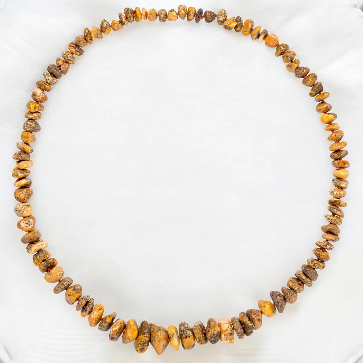 Collana di Ambra Non Lavorata: Forme Naturali e Fascino Primordiale.