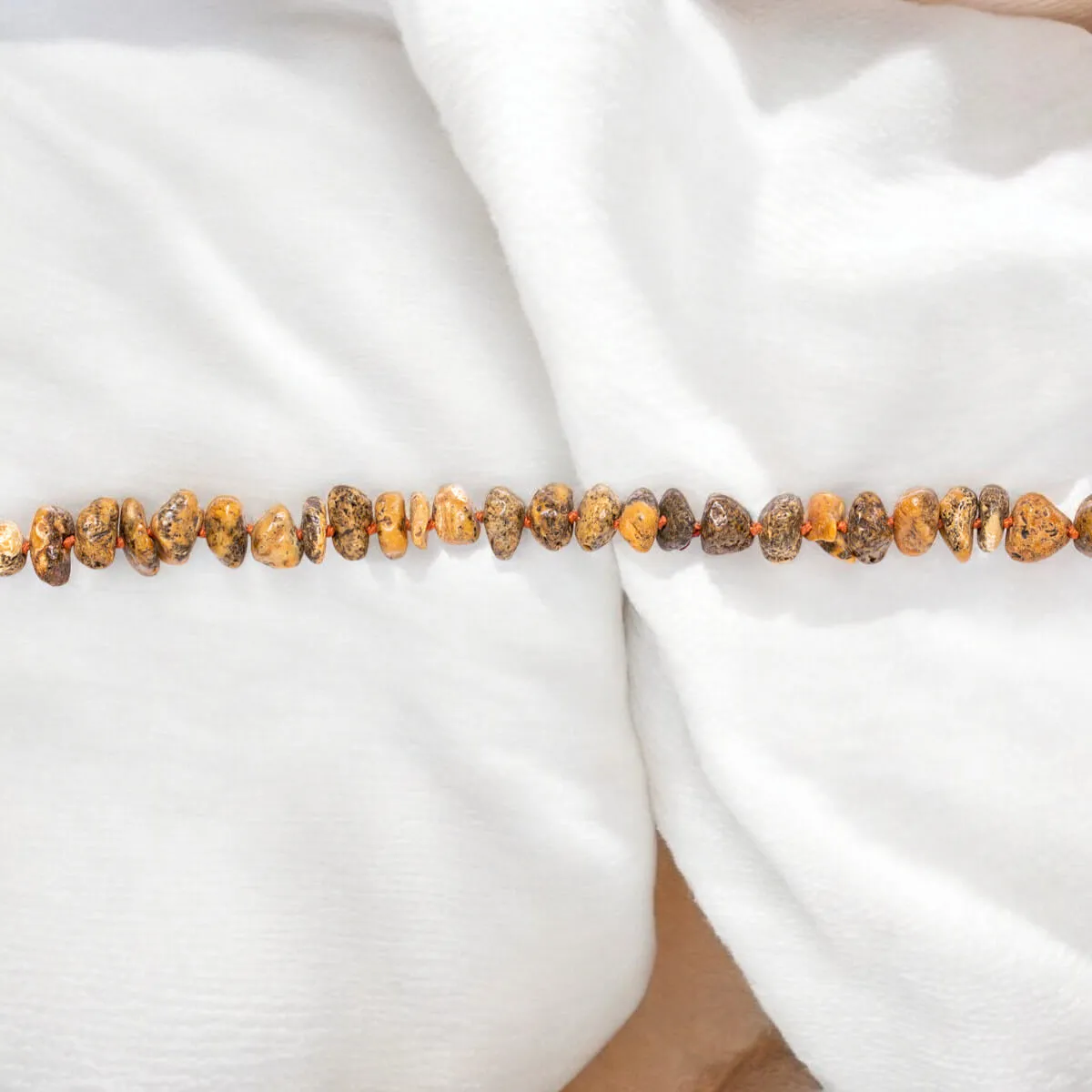 Collana di Ambra Non Lavorata: Forme Naturali e Fascino Primordiale.