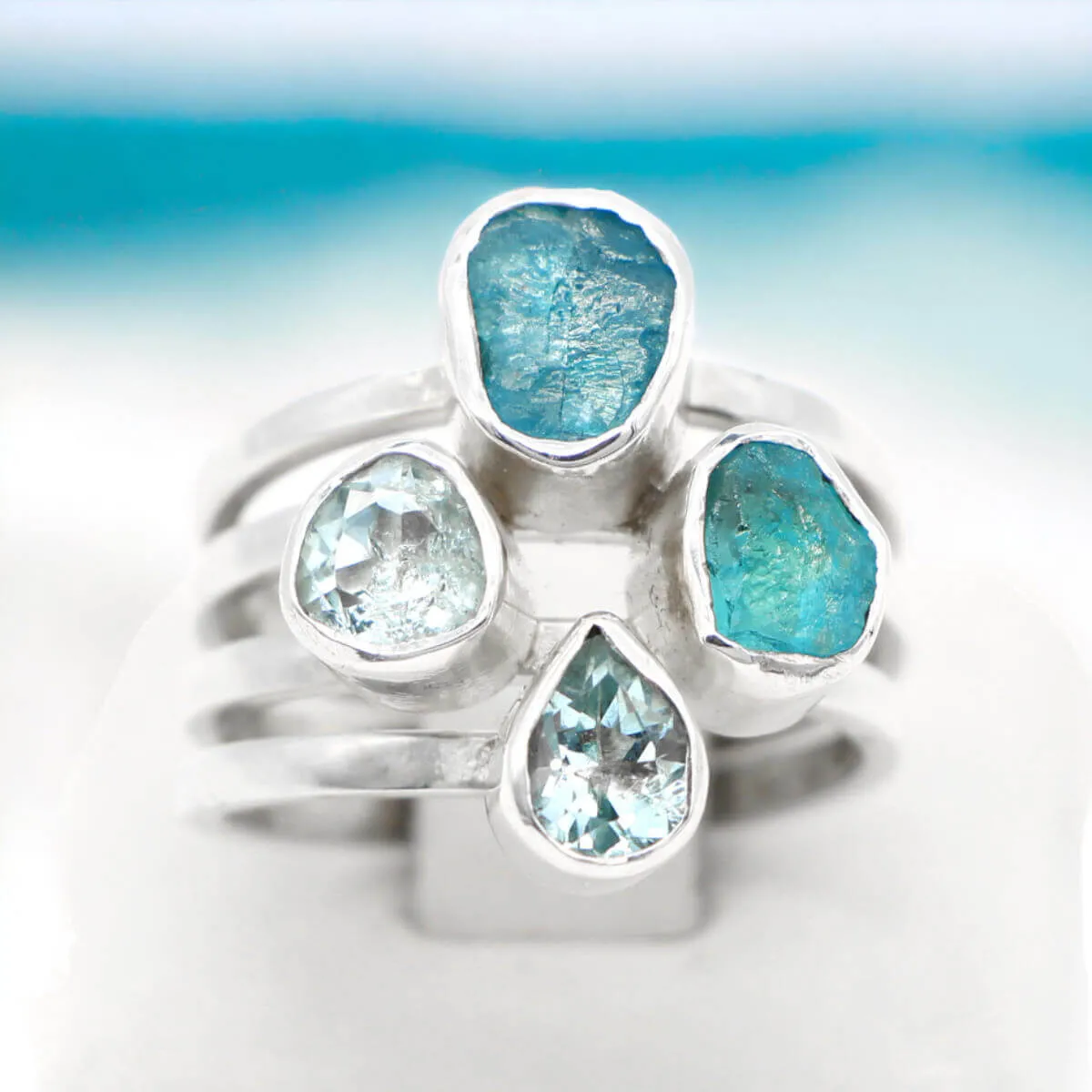 Anello con Acquamarina e Apatite Blue