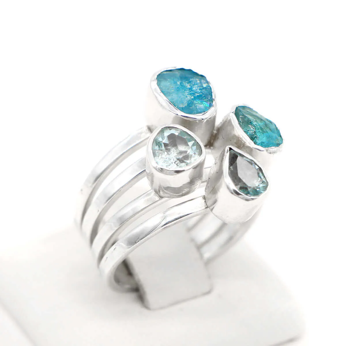 Anello con Acquamarina e Apatite Blue