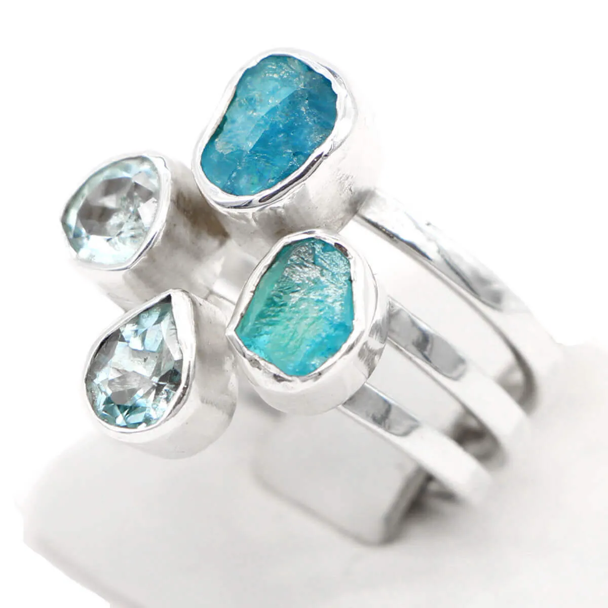 Anello con Acquamarina e Apatite Blue