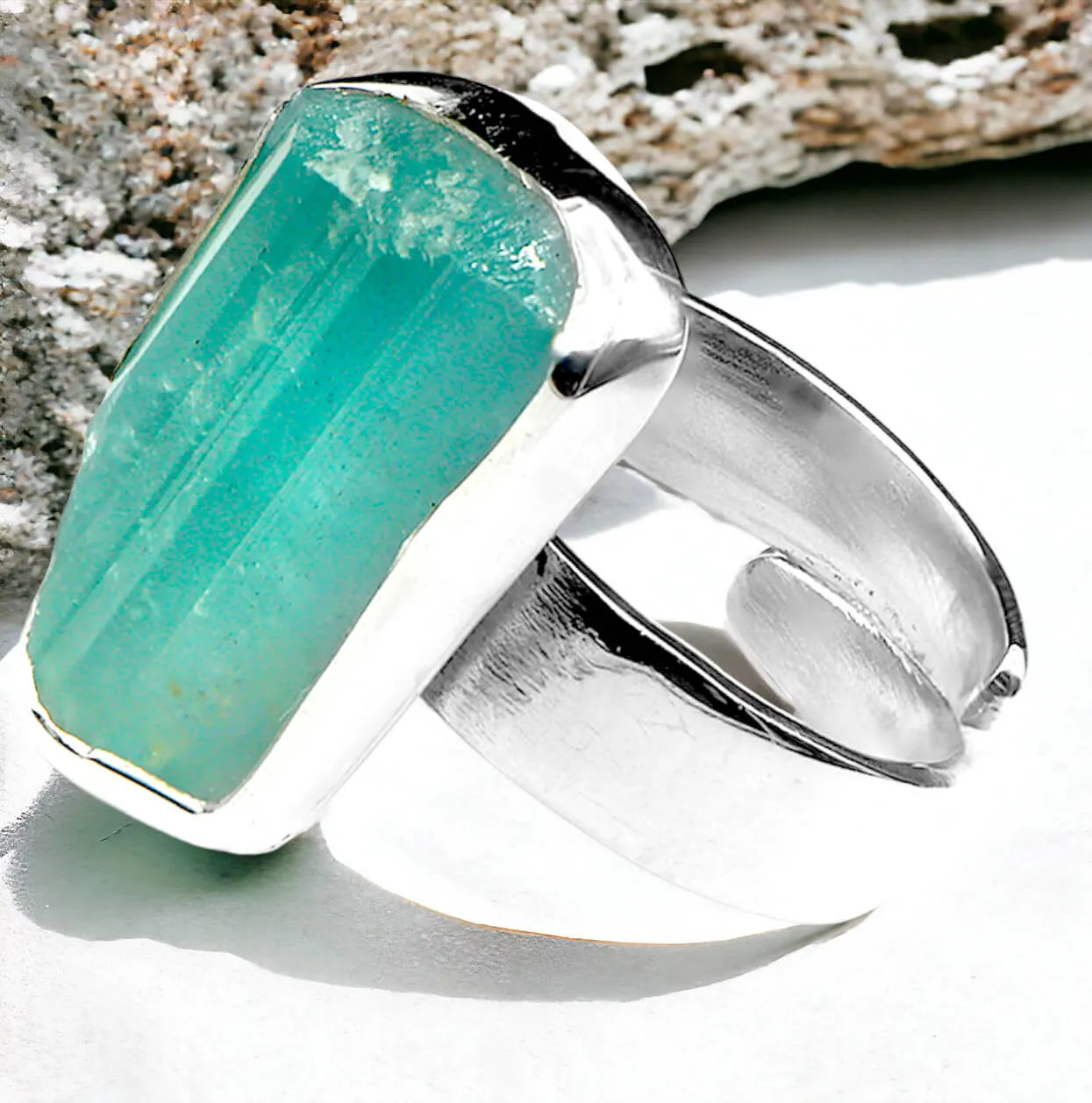 Anello in Argento con Acquamarina Naturale.