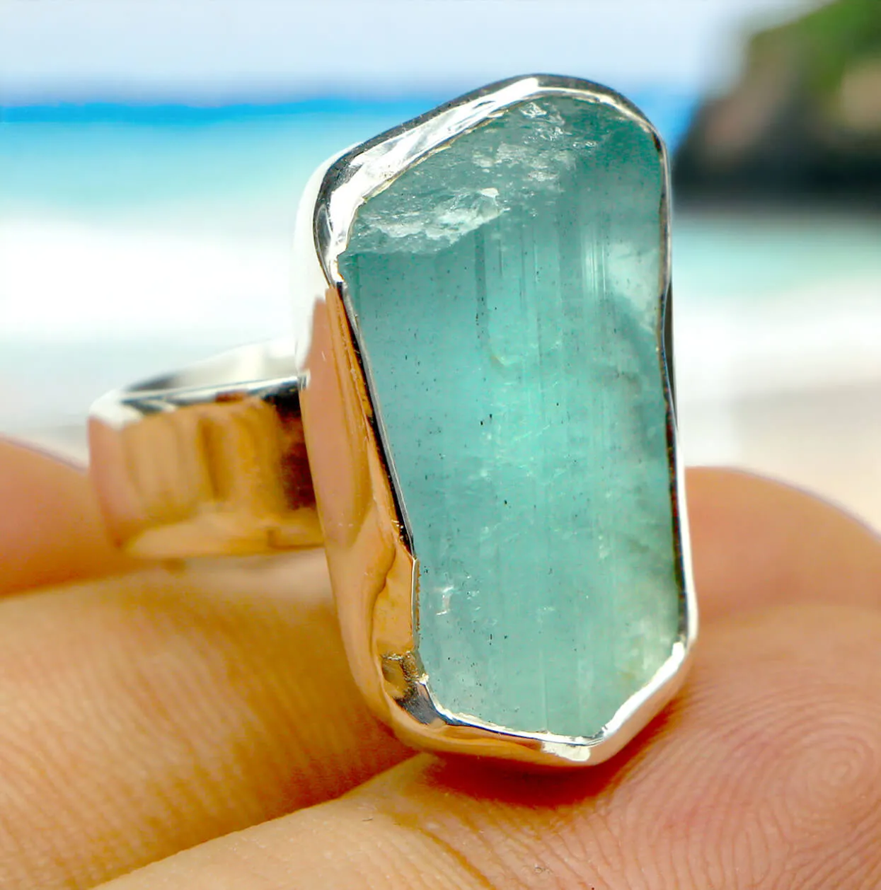 Anello in Argento con Acquamarina Naturale.