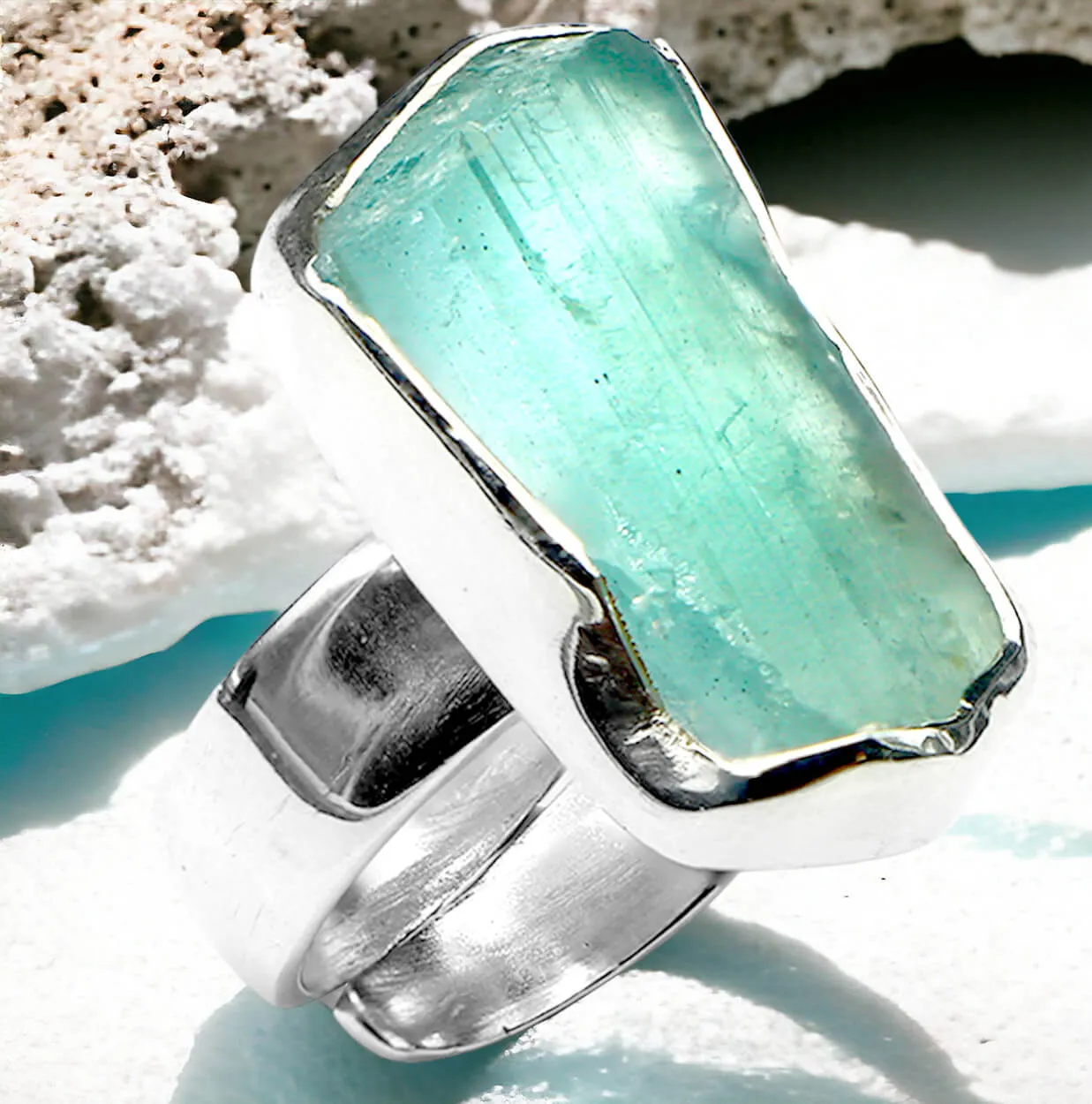 Anello in Argento con Acquamarina Naturale.