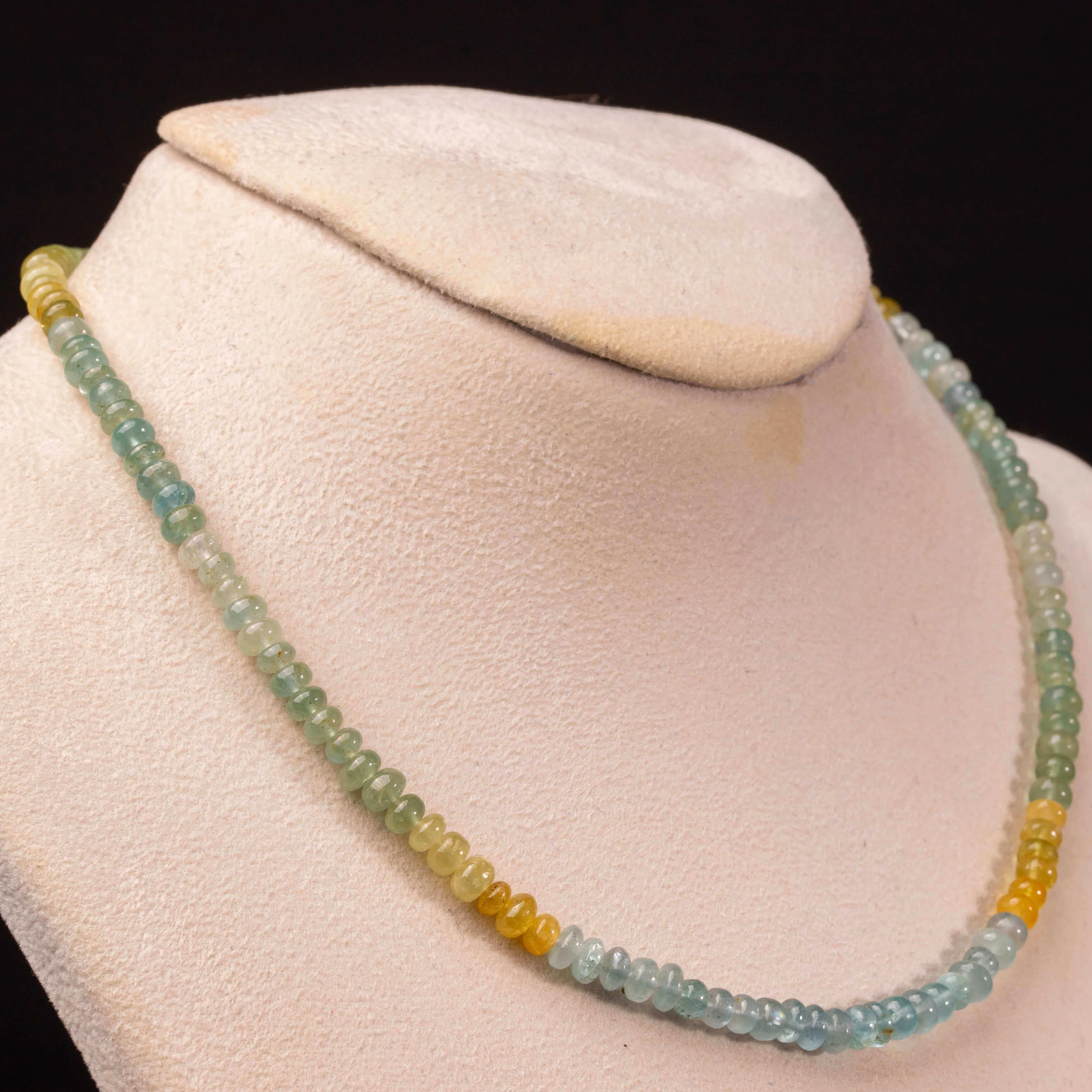 Collana di Berilli: Acquamarina e Eliodoro in Sfumature di Blu e Verde.