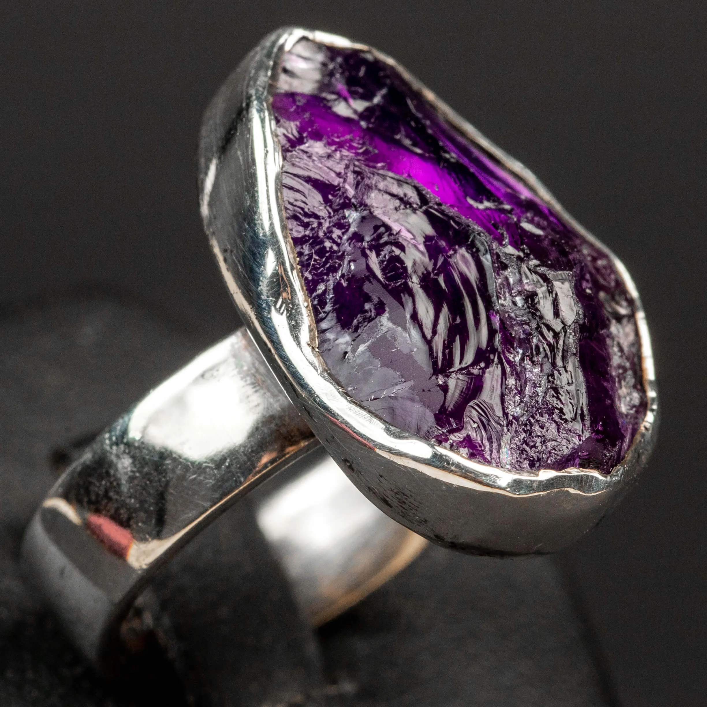 Anello con Ametista Grezza Naturale.
