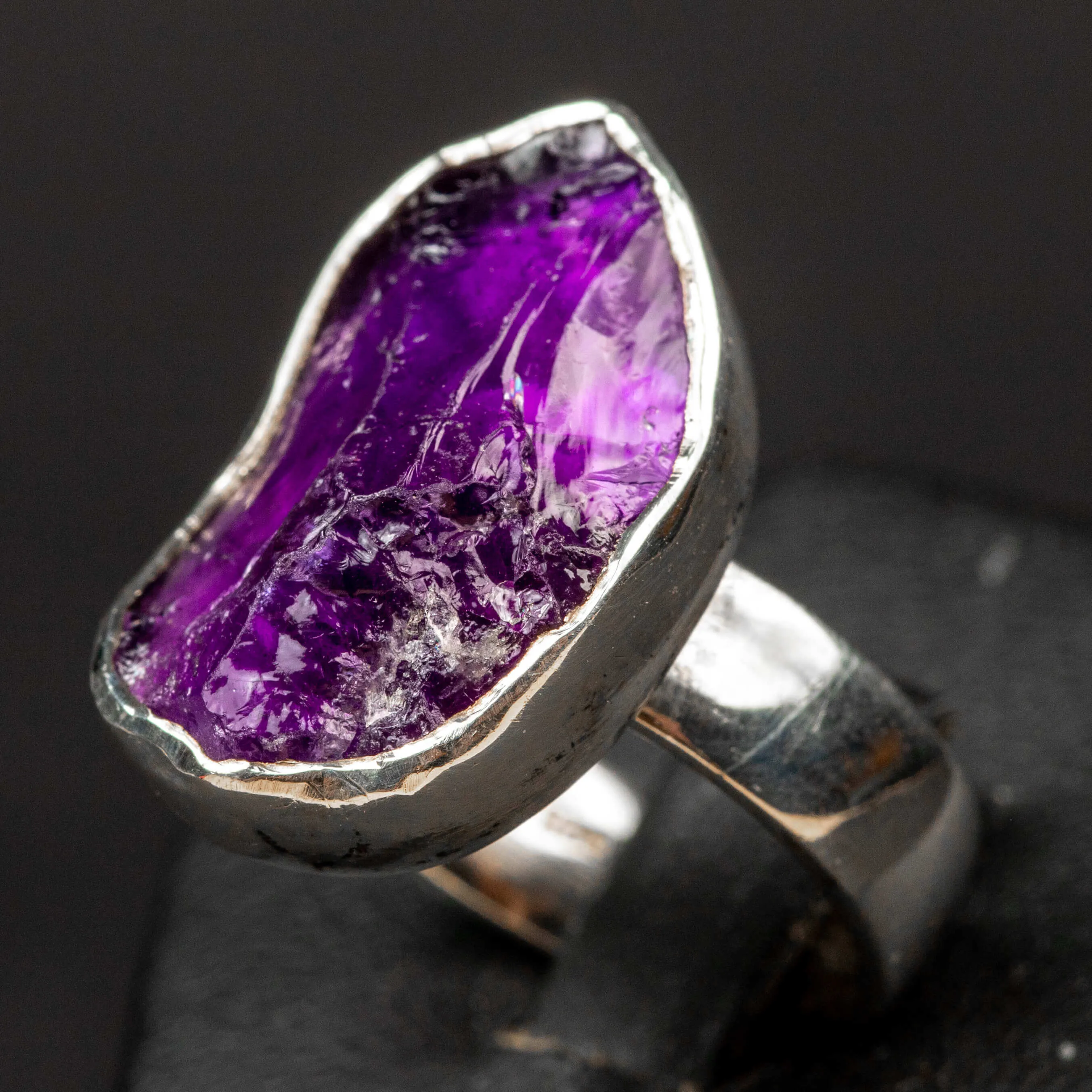 Anello con Ametista Grezza Naturale.