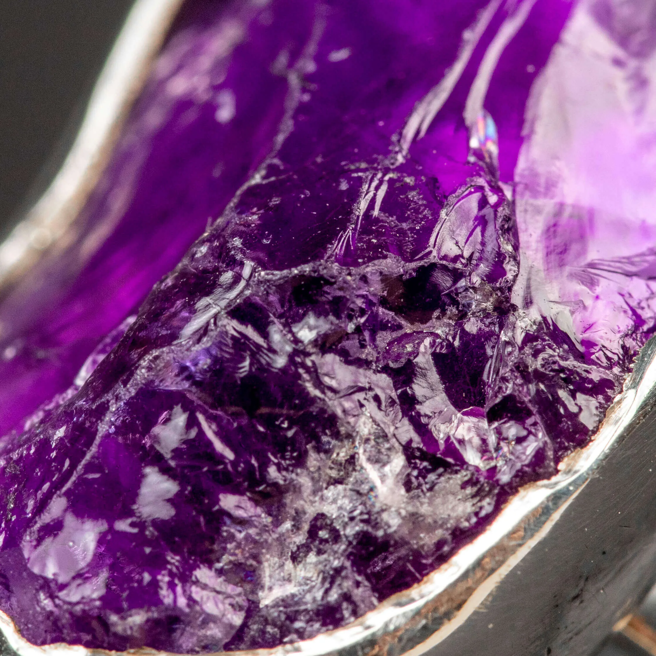 Anello con Ametista Grezza Naturale.