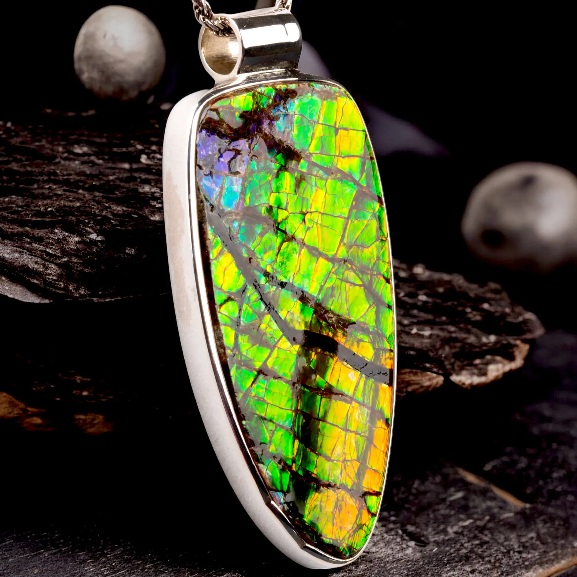 Ciondolo in Argento con Ammolite Fossile.