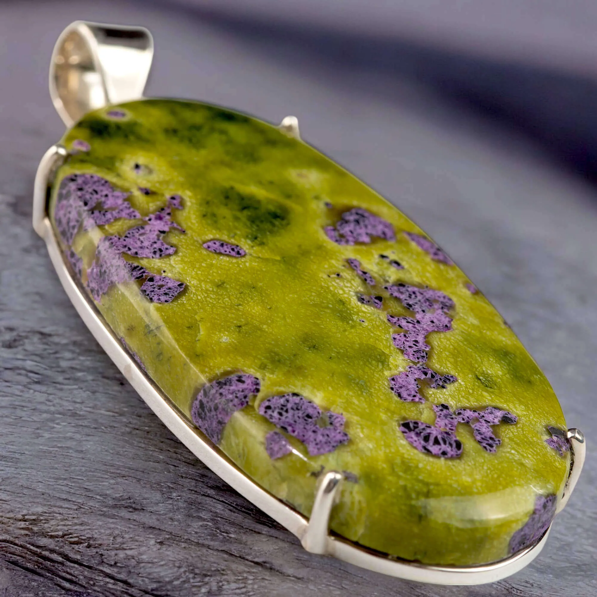 Ciondolo in Argento con Pietra di Atlantisite Australiana.