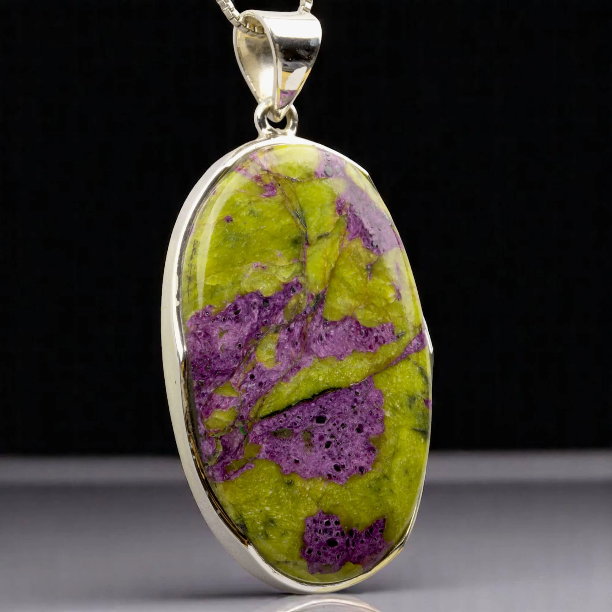 Ciondolo in argento con cabochon di Atlantisite..