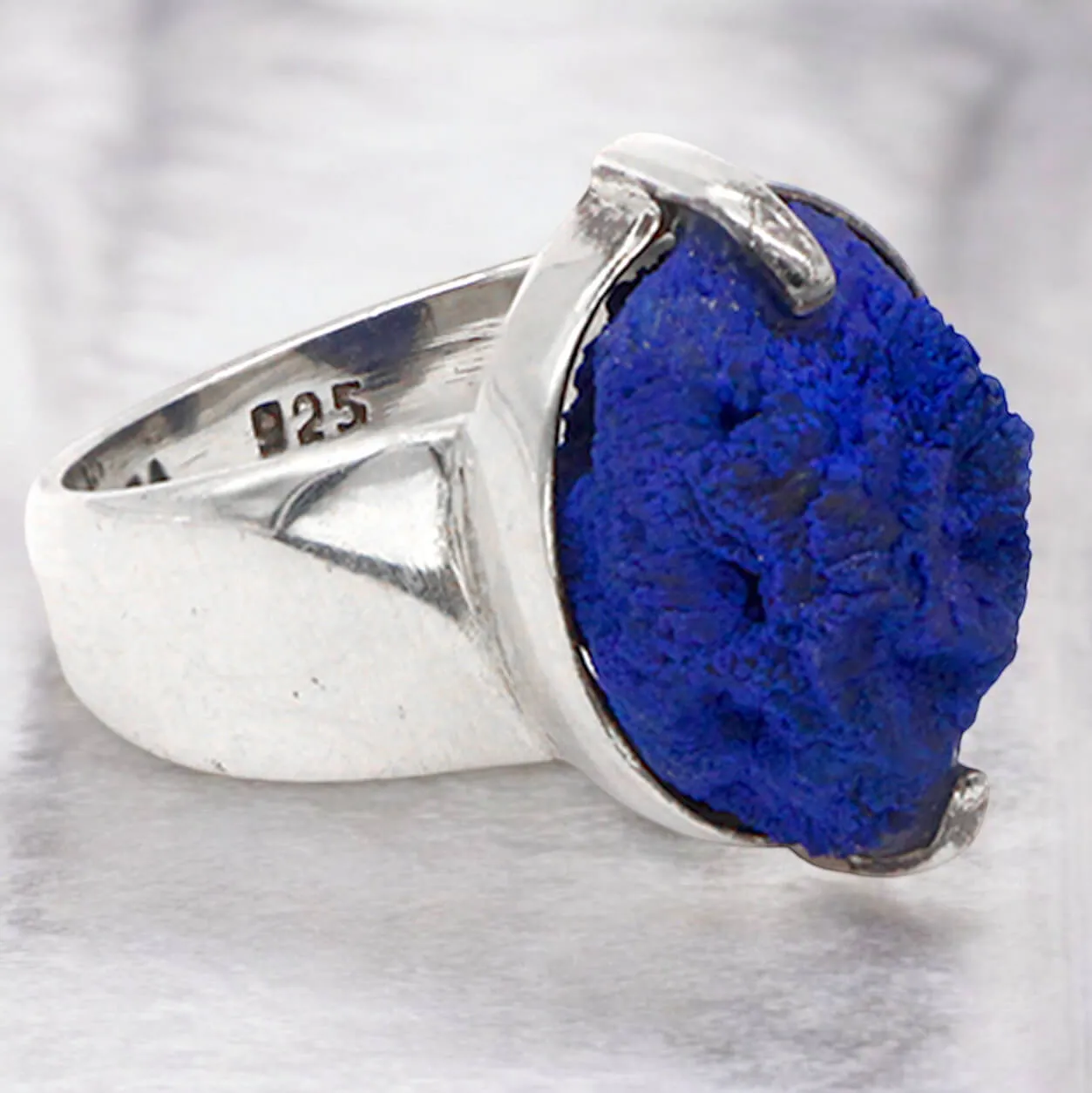 Anello in Argento con Azzurrite Naturale dei Monti Urali.
