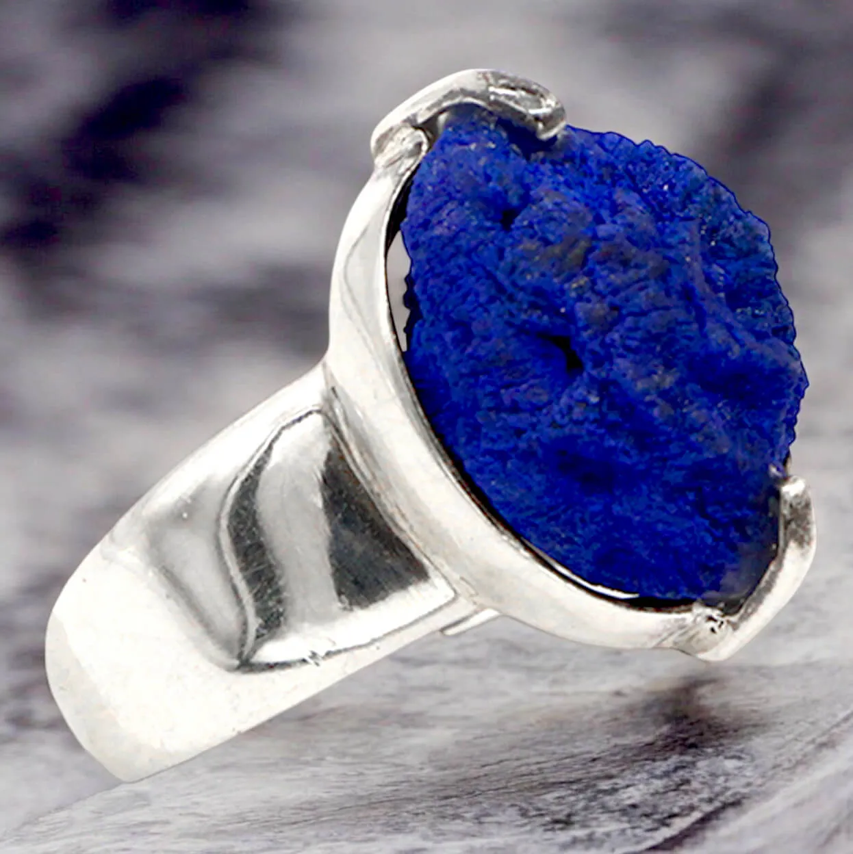 Anello in Argento con Azzurrite Naturale dei Monti Urali.
