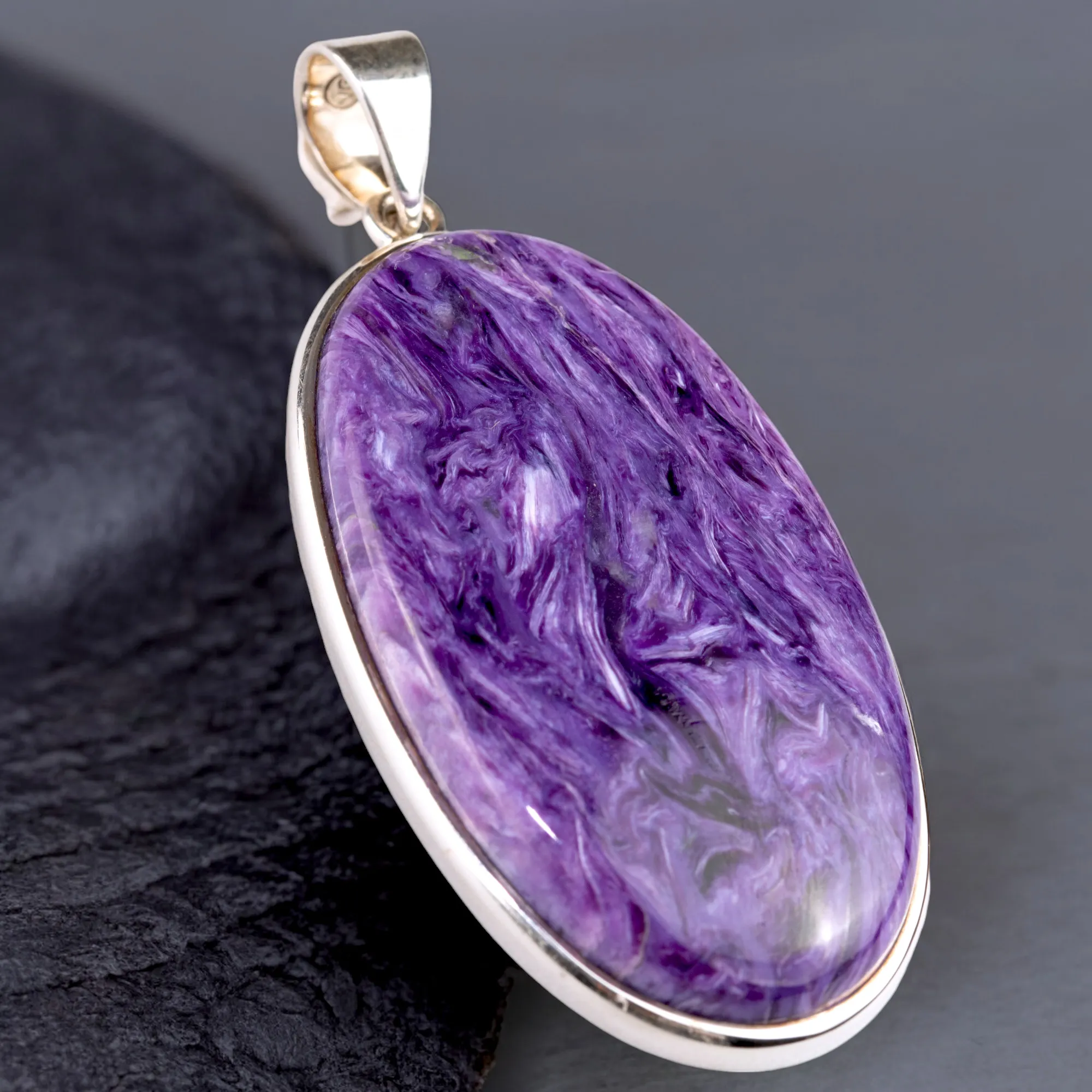 Ciondolo in Argento con Charoite della Siberia.