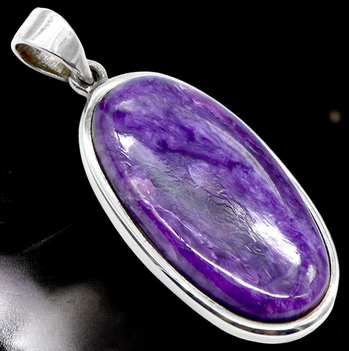 Ciondolo in Argento con Cabochon di Charoite dei Monti Urali.