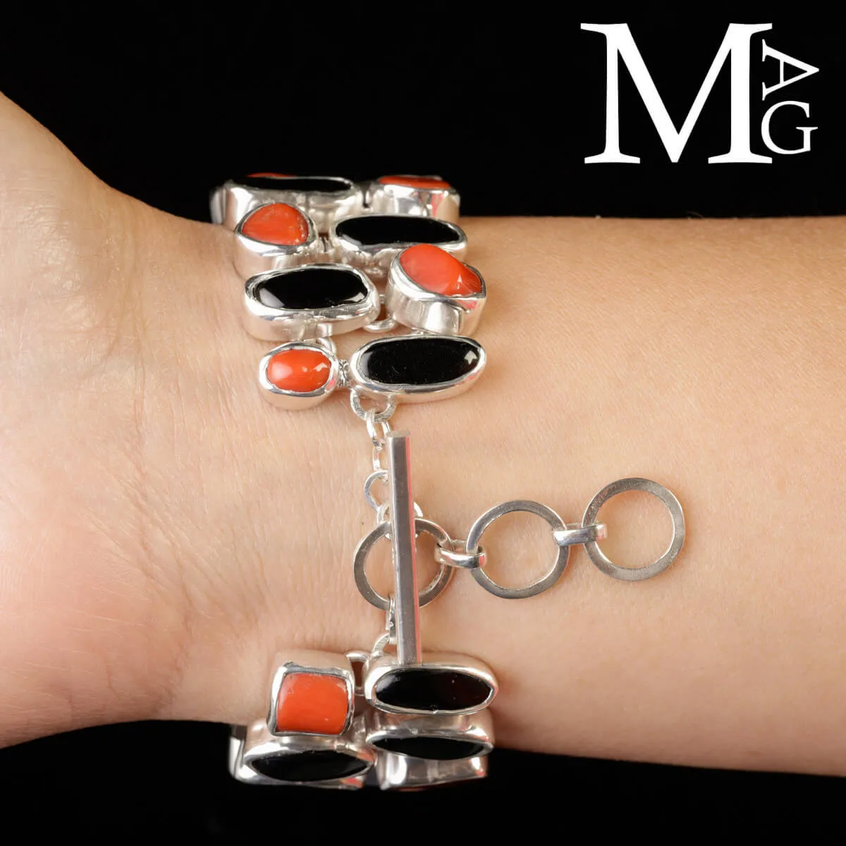 Bracciale Corallo e Tormalina – Geometrie Arcaiche.