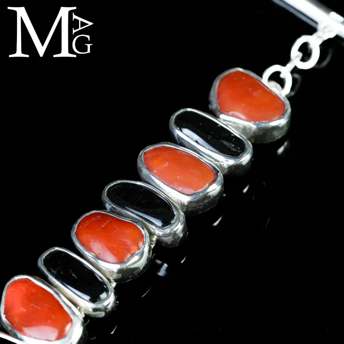 Bracciale Argento con Corallo Rosso e Tormalina Nera.
