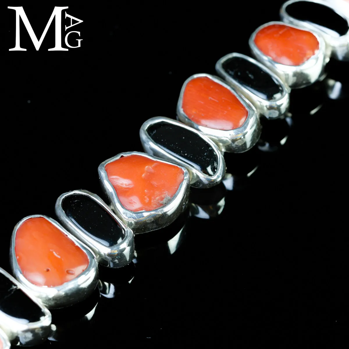 Bracciale Argento con Corallo Rosso e Tormalina Nera.